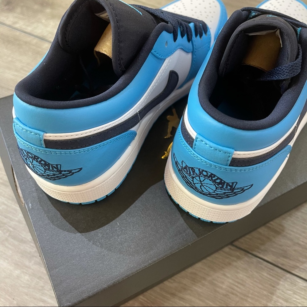 Air Jordan 1 Low UNC Men’s - Picture 5 of 9